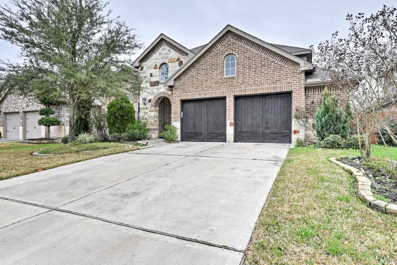 Spacious Houston Getaway With Grill And Theater! Exterior photo
